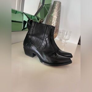 FRYE ANKLE WESTERN BOOTIE IN BLACK LEATHER